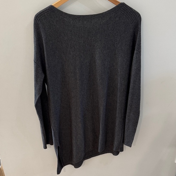 🌑 RW&CO. Dark Gray Long Sweater – Asymmetrical Hem - Wool Blend
Size Medium - Picture 3 of 6